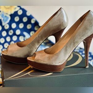 Enzo Angiolini Tan Heels with Peep-Toe Design